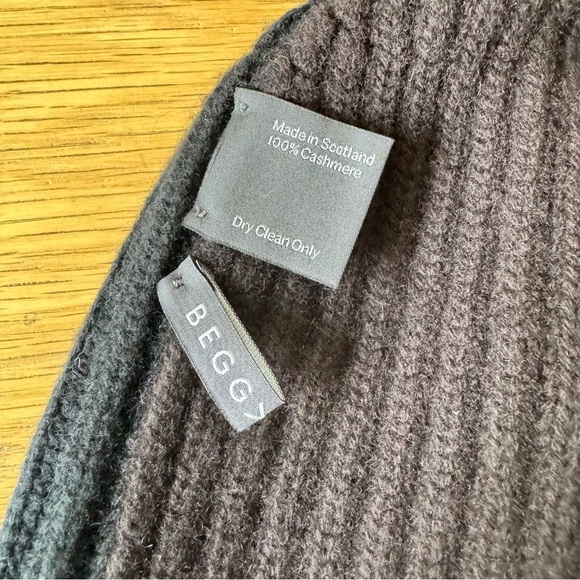 Begg x Co Cashmere Beanie Hat Black Brown Ribbed Knit Made in Scotland - Picture 5 of 7